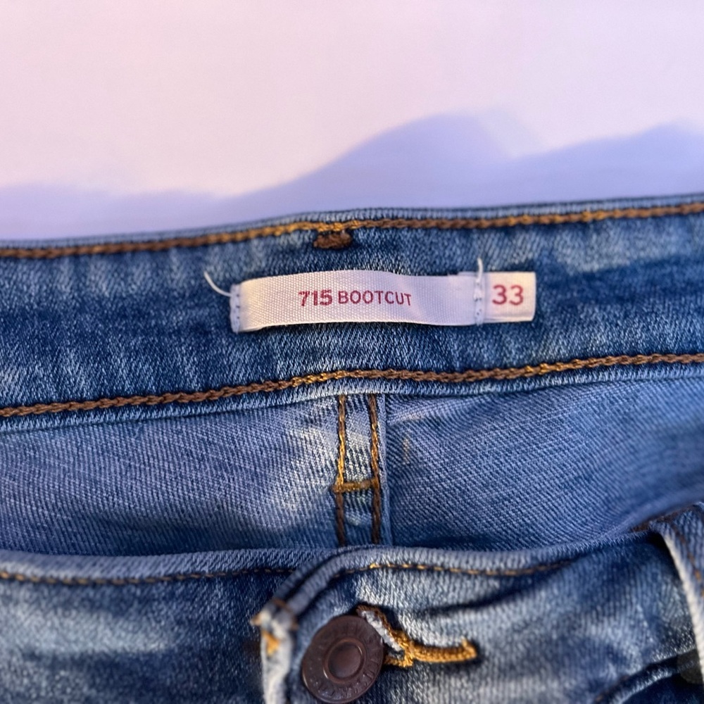 Levi’s 715 distressed Bootcut jeans. Size 33R (16)